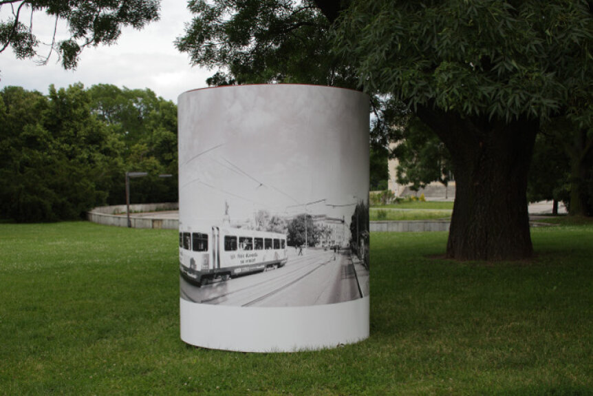 Jan Šerých, Tisíc důvodů se vracet, 2011, Velkoplošný tisk, instalace, Moravské nám. 